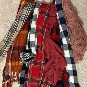 Set of 8 scarves, varying brands